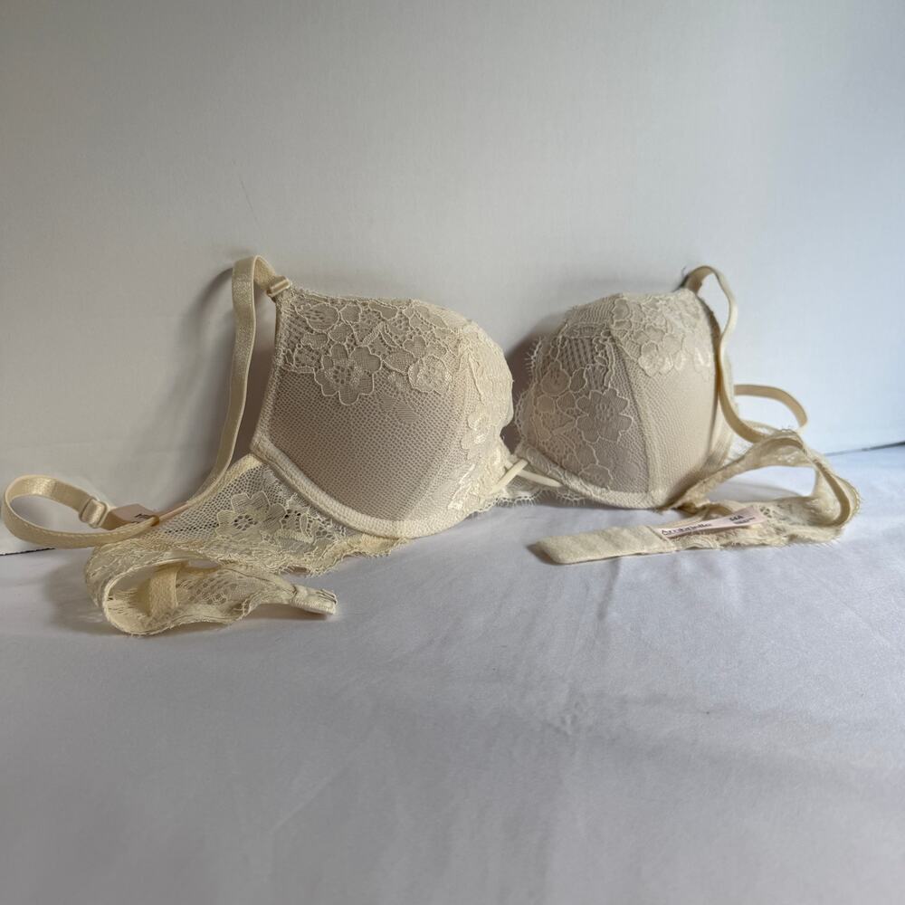 Ambrielle Ivory Lace Plunge Push-Up Bra 34A Romantic Bridal Coquette Classic